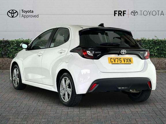 Toyota Yaris Icon White #4