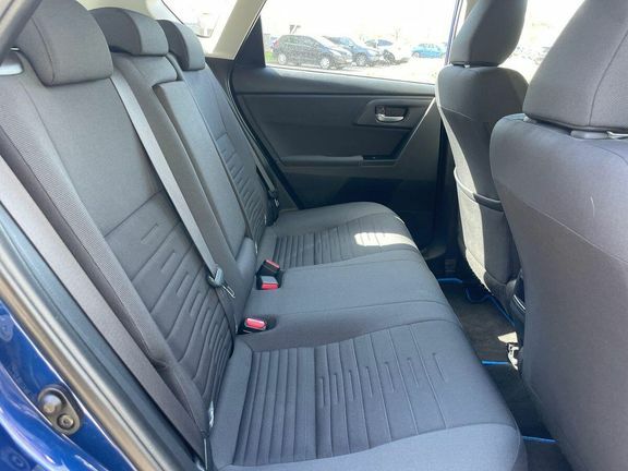 Toyota Auris Excel Blue #8