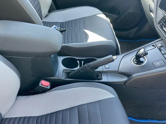 Toyota Auris Excel Blue #40