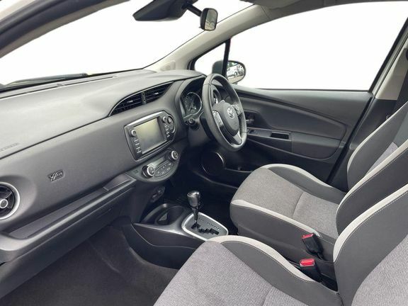 Toyota Yaris Y20 Bi-tone 1.5 Hybrid #5