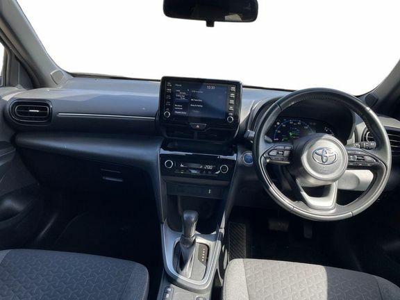 Toyota Yaris Cross Design Fwd White #6