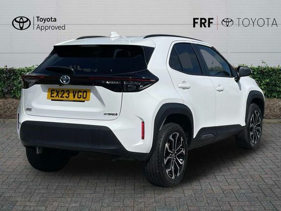 Toyota Yaris Cross Design Fwd White #2
