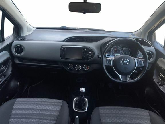 Toyota Yaris Icon 1.33M Navi Red #6