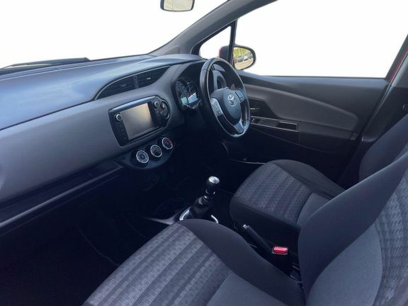 Toyota Yaris Icon 1.33M Navi Red #5