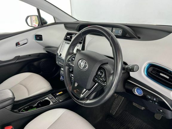 Toyota Prius Excel White #12