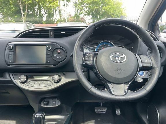 Toyota Yaris Icon Red #7