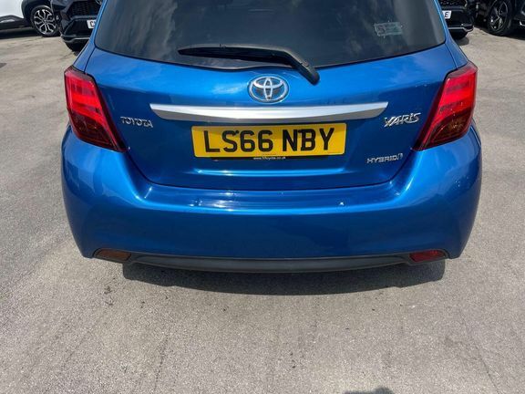 Toyota Yaris Icon Red #21