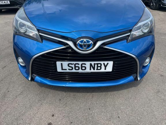 Toyota Yaris Icon Red #20