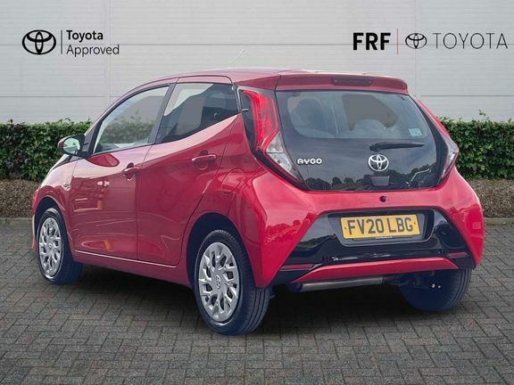 Toyota Aygo X X-play M Red #4