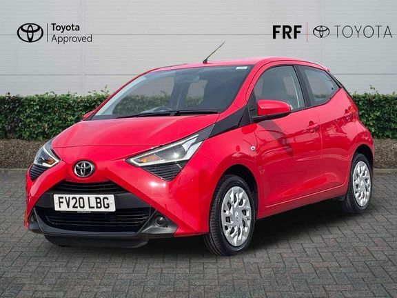 Toyota Aygo X X-play M Red #3
