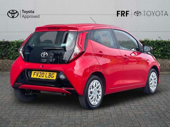 Toyota Aygo X X-play M Red #2