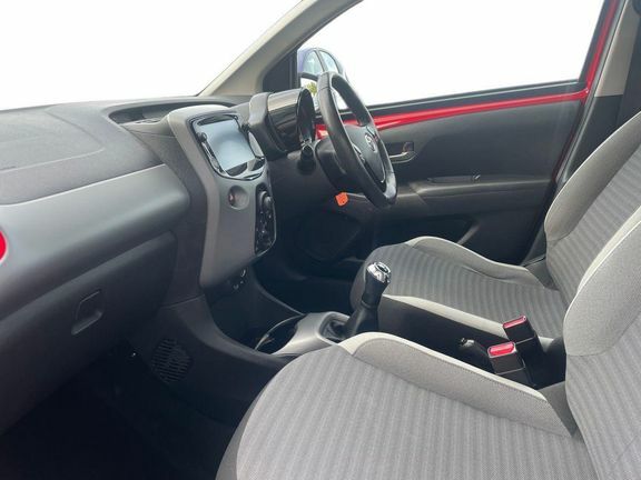 Toyota Aygo X X-play M Red #5