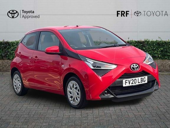 Toyota Aygo X X-play M Red