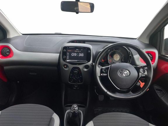 Toyota Aygo X X-play M Red #6