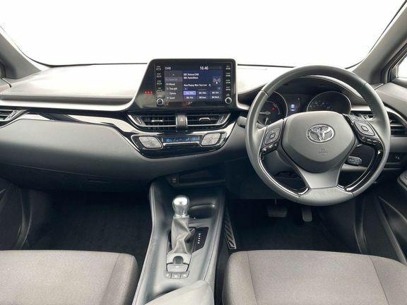 Toyota C-Hr Icon 1.8 White #6