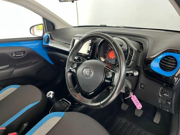 Toyota Aygo X X-pression Red #12