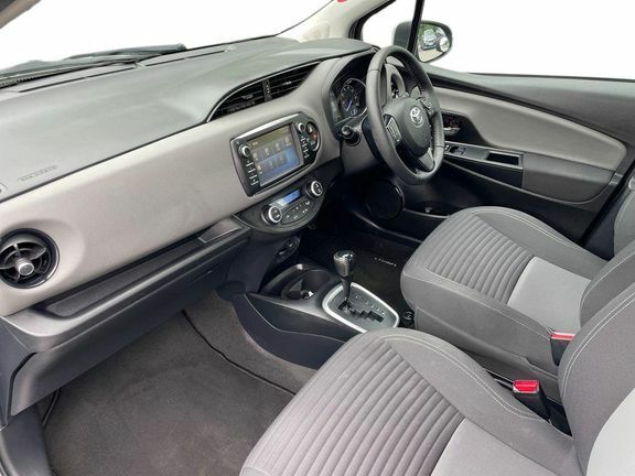 Toyota Yaris Icon Tech 1.5 Hybrid EX69ZXO Grey #5
