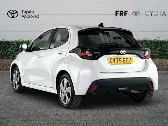 Toyota Yaris Icon White #4