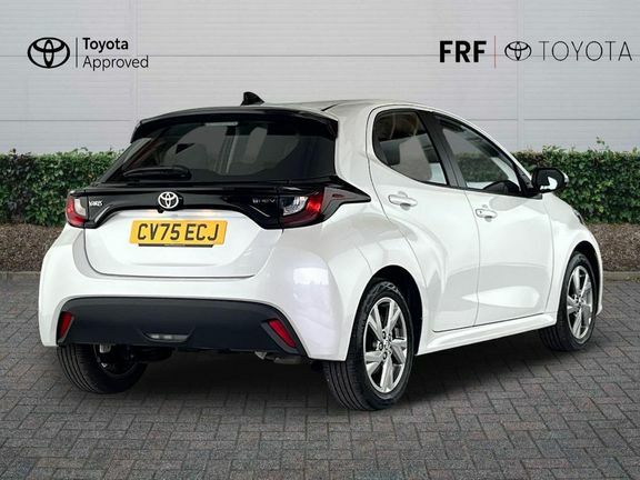 Toyota Yaris Icon White #2