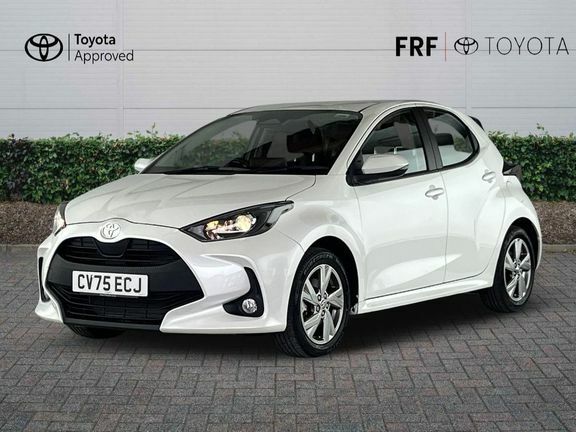 Toyota Yaris Icon White #3