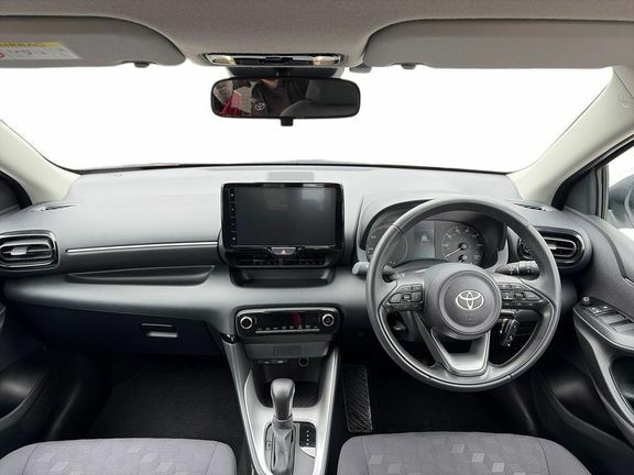 Toyota Yaris Icon White #6