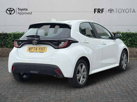 Toyota Yaris Icon White #2