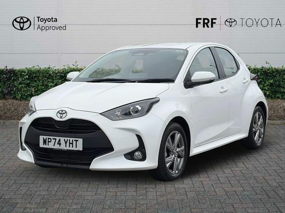 Toyota Yaris Icon White #3