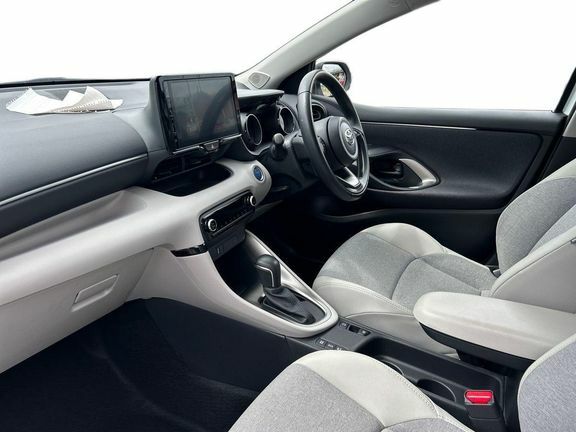 Toyota Yaris Excel White #5
