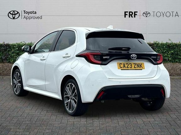 Toyota Yaris Excel White #4