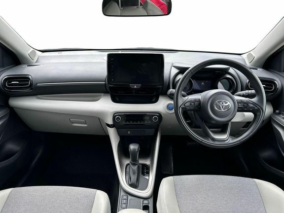 Toyota Yaris Excel White #6