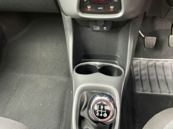 Toyota Aygo X X-play White #19