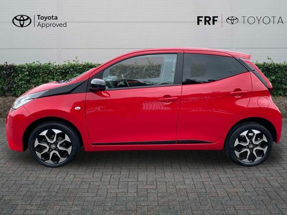Toyota Aygo X X-play White #24