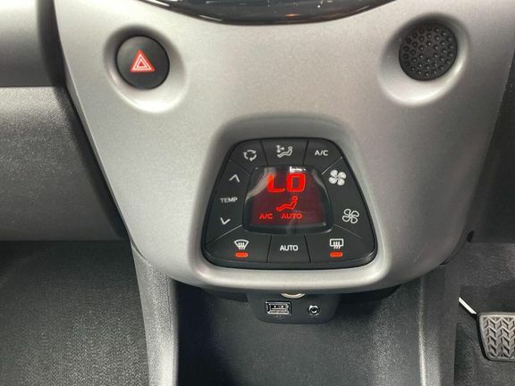 Toyota Aygo X X-play White #18