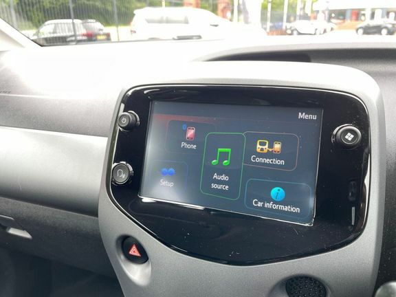 Toyota Aygo X X-play White #9