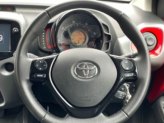 Toyota Aygo X X-play White #10