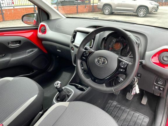 Toyota Aygo X X-play White #12