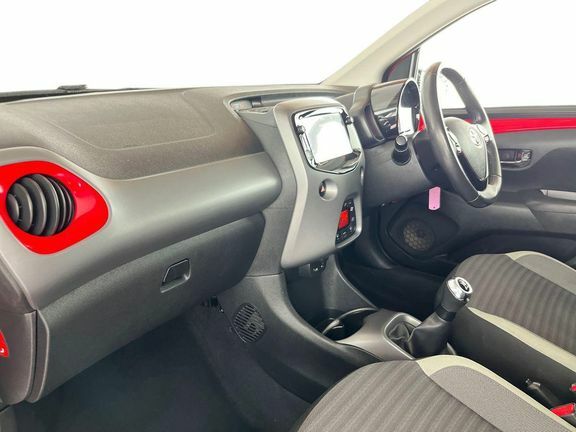 Toyota Aygo X X-trend M Red #5