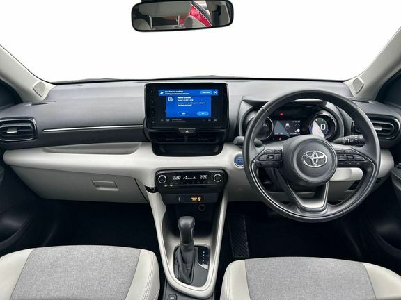 Toyota Yaris Excel White #6