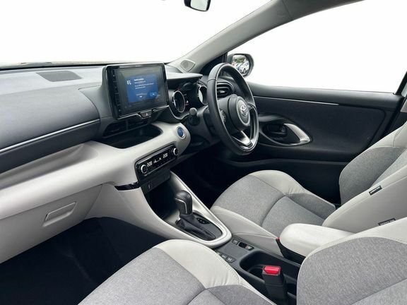Toyota Yaris Excel White #5