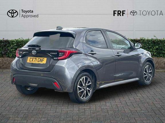 Toyota Yaris Design 1.5 Hybrid Pan Roof Grey #2