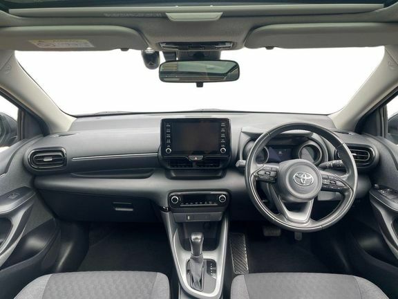 Toyota Yaris Design 1.5 Hybrid Pan Roof Grey #6