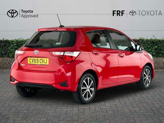 Toyota Yaris 1.5 Vvt-i Icon Tech Euro 6 Red #2