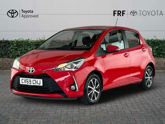 Toyota Yaris 1.5 Vvt-i Icon Tech Euro 6 Red #3