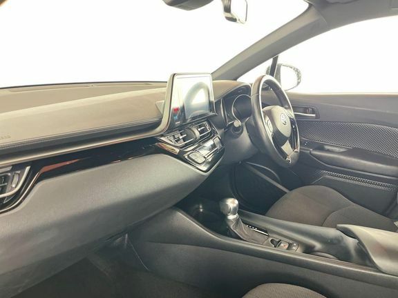 Toyota C-Hr 1.8 Vvt-h Icon Cvt Euro 6 Ss White #5