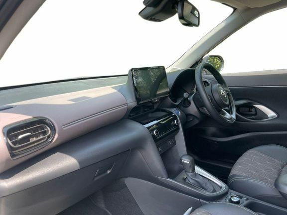 Toyota Yaris Cross Excel Awd Pan Roof White #5