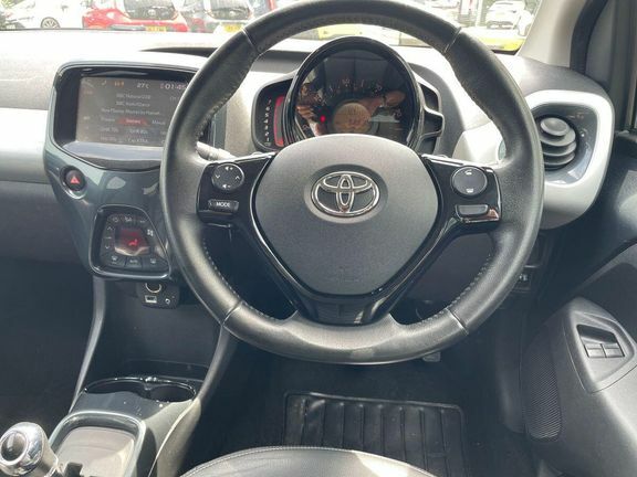 Toyota Aygo X X-pression Red #7
