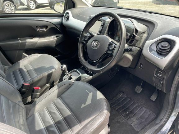 Toyota Aygo X X-pression Red #12