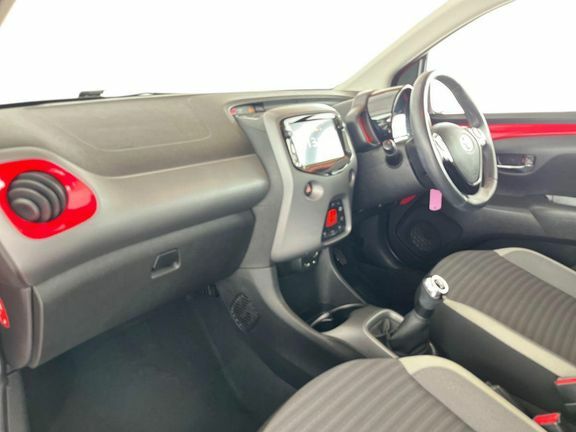 Toyota Aygo X X-trend M Red #5