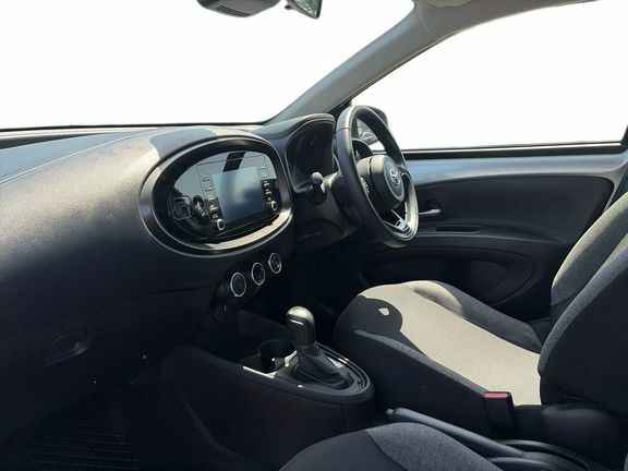 Toyota Aygo X Pure Automatic Silver #5