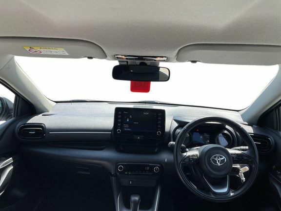 Toyota Yaris Design Hybrid, Parking Pac White #6